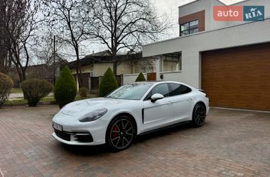 Фастбэк Porsche Panamera 2017 в Киеве
