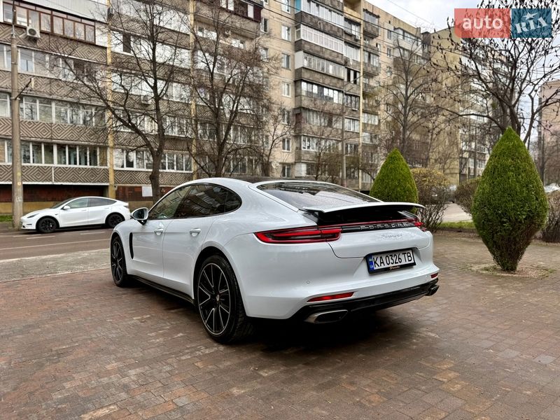 Фастбек Porsche Panamera 2017 в Києві