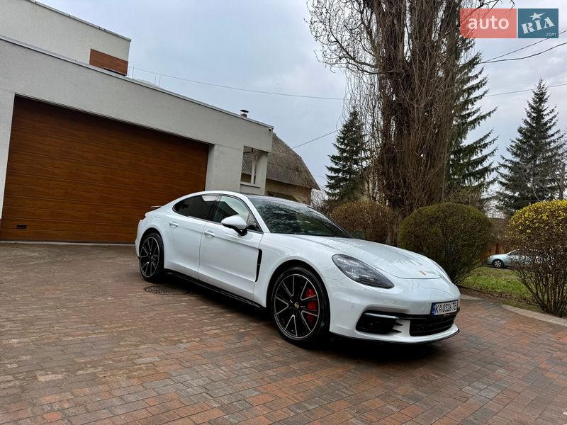 Фастбек Porsche Panamera 2017 в Києві