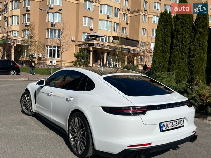 Фастбек Porsche Panamera 2018 в Києві