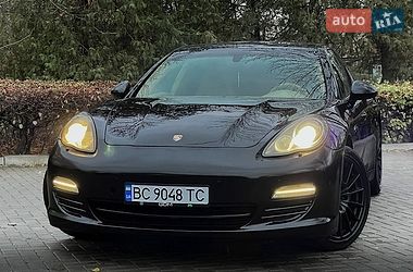 Фастбек Porsche Panamera 2011 в Львові