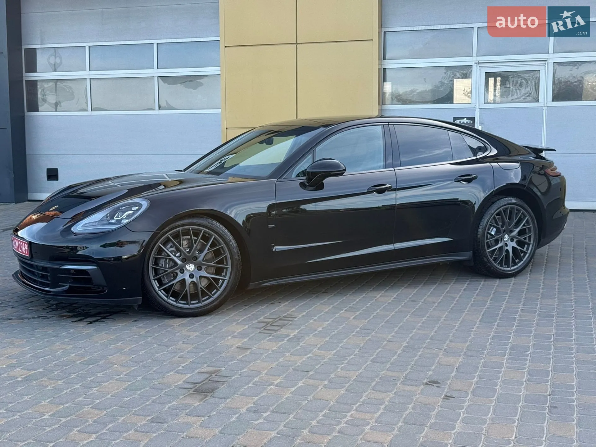 2018 Porsche Panamera - мініатюра 2