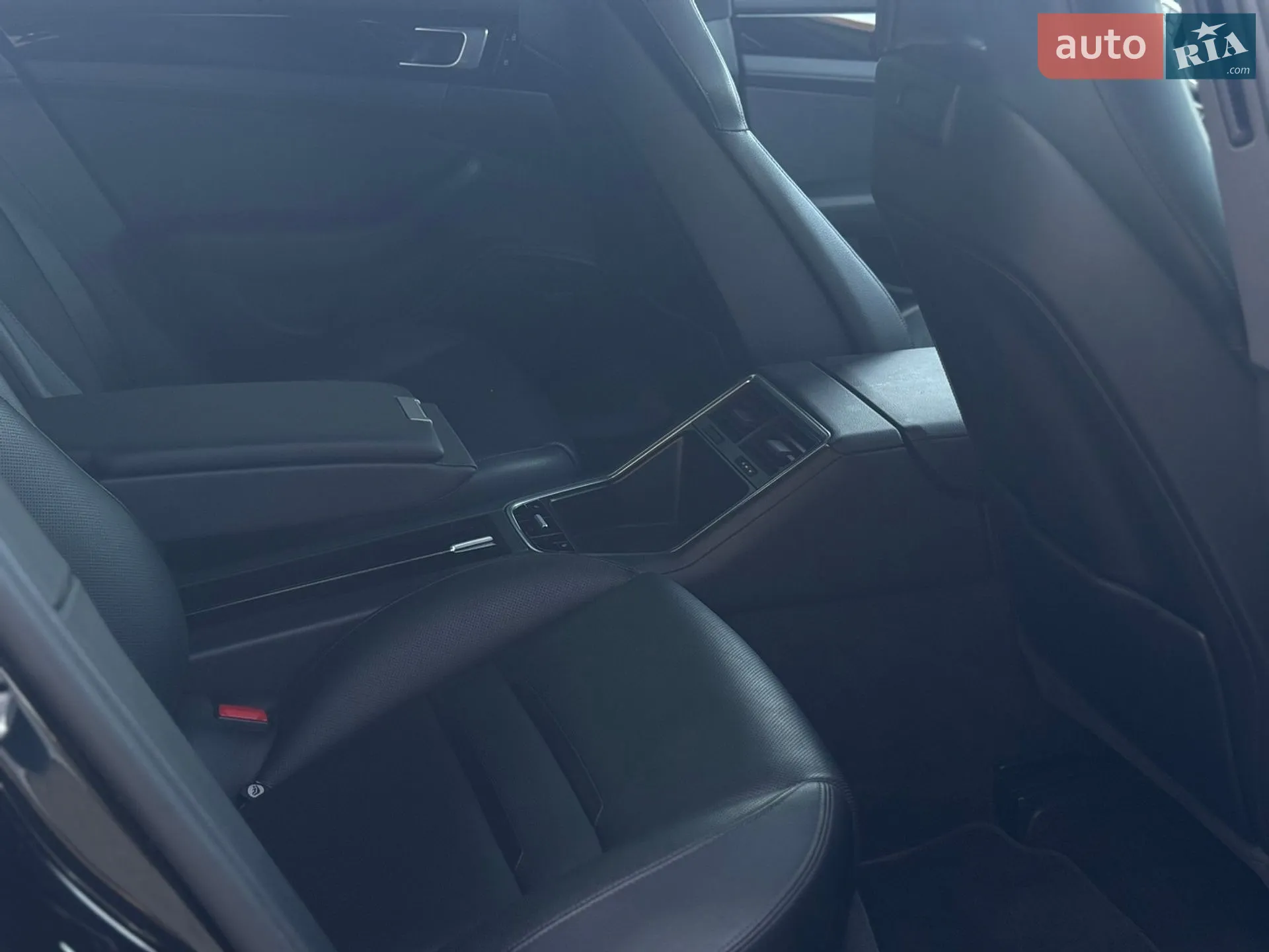 2018 Porsche Panamera - мініатюра 28