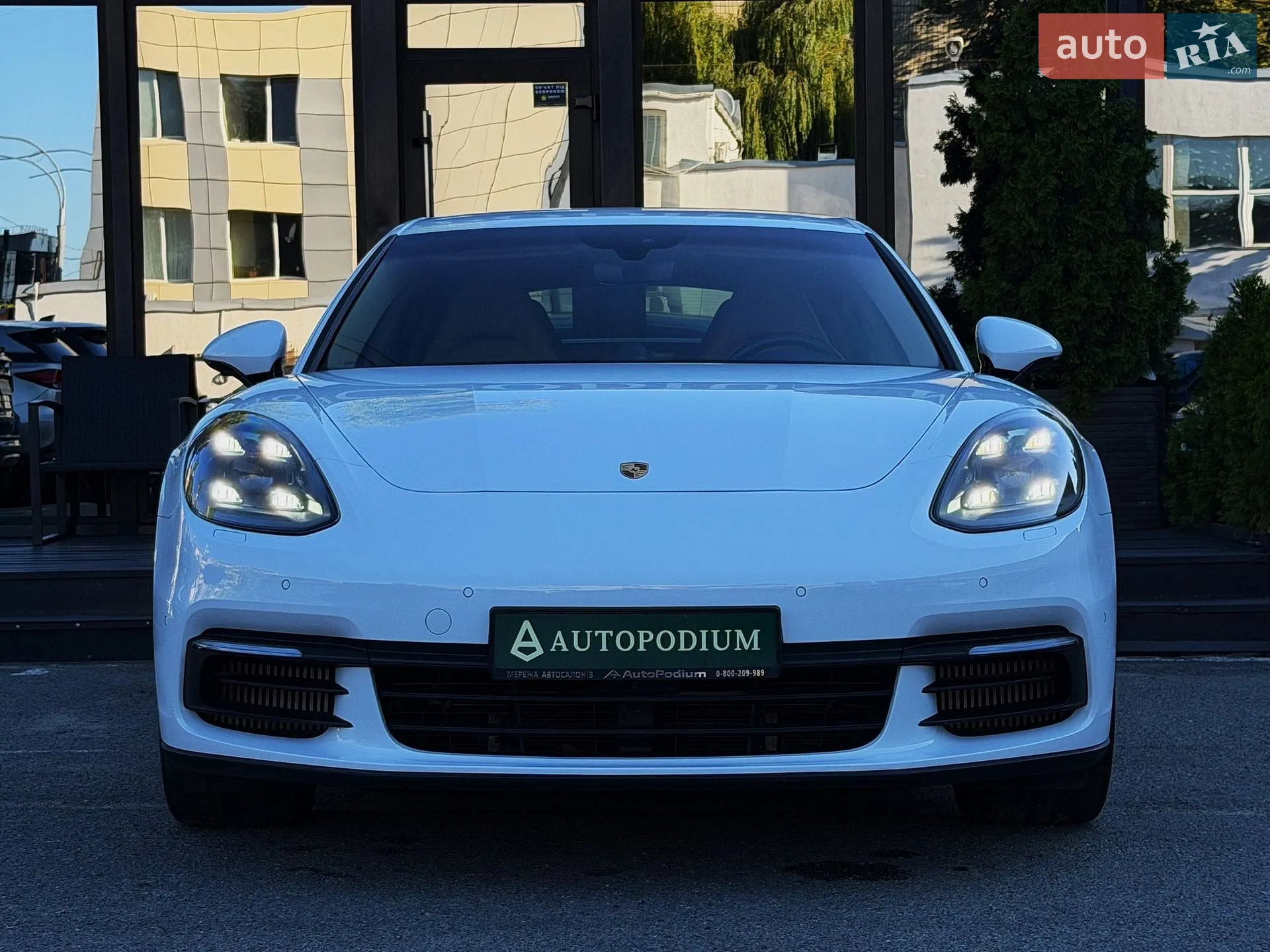 2019 Porsche Panamera - мініатюра 2