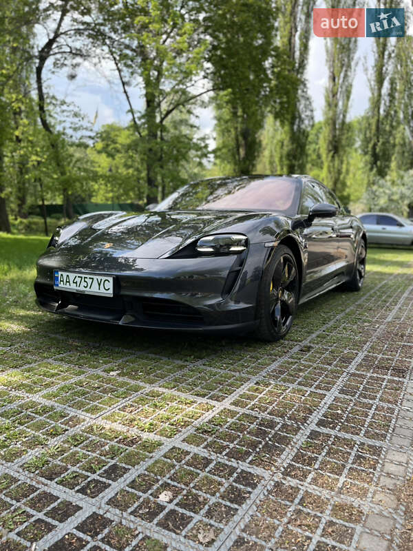 Универсал Porsche Taycan Cross Turismo 2021 в 