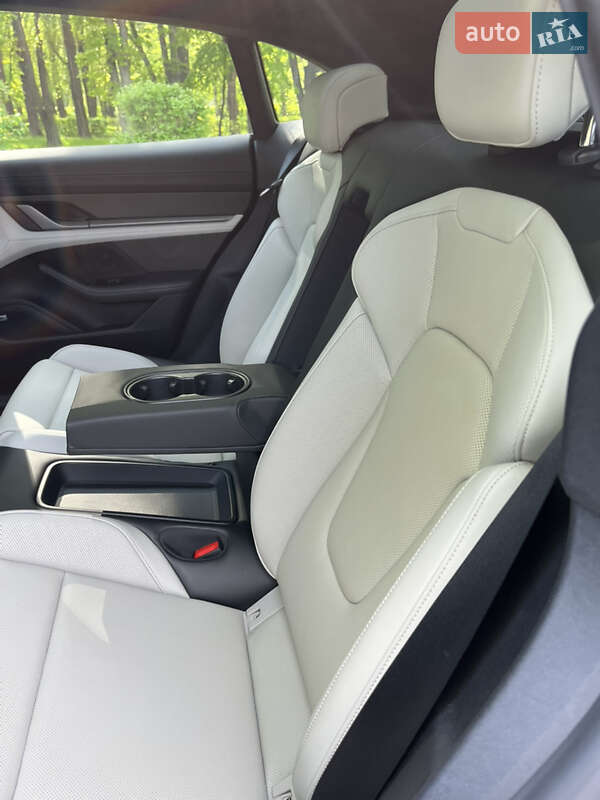 Универсал Porsche Taycan Cross Turismo 2021 в Киеве фото 20 Универсал Porsche Taycan Cross Turismo 2021 в Киеве