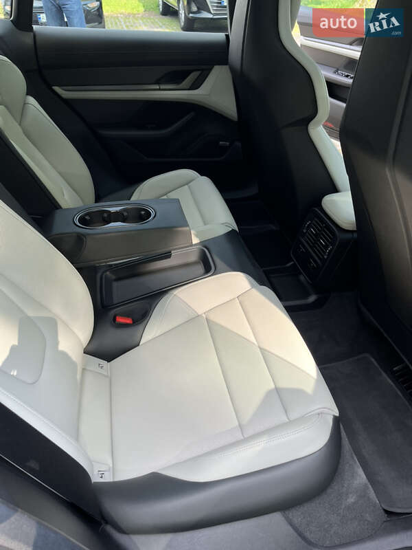 Универсал Porsche Taycan Cross Turismo 2021 в Киеве фото 22 Универсал Porsche Taycan Cross Turismo 2021 в Киеве