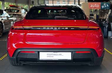 Универсал Porsche Taycan Cross Turismo 2024 в 