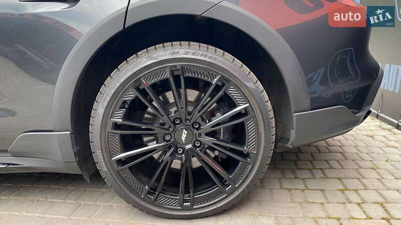 Седан Porsche Taycan Cross Turismo 2023 в Виннице