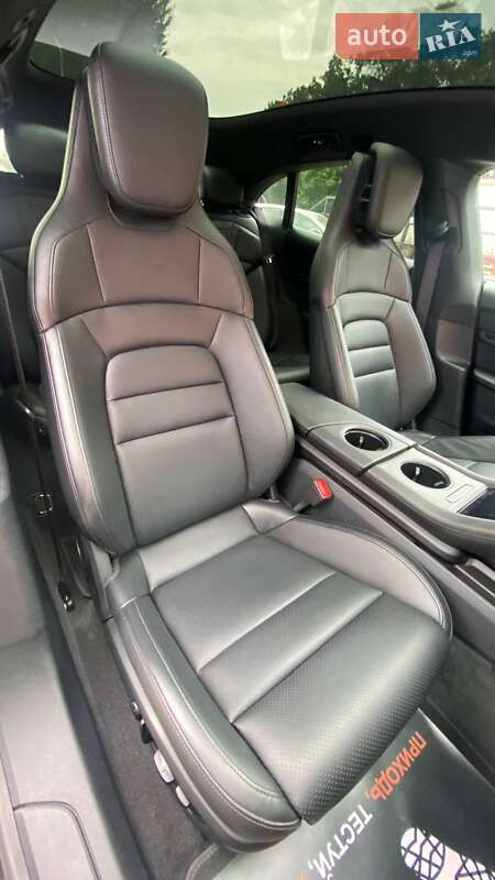 Седан Porsche Taycan Cross Turismo 2023 в Виннице