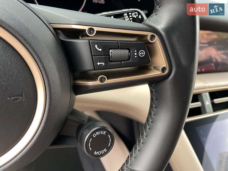 Універсал Porsche Taycan Cross Turismo 2023 в Києві фото 44 Універсал Porsche Taycan Cross Turismo 2023 в Києві