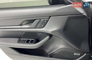 Седан Porsche Taycan Cross Turismo 2021 в 