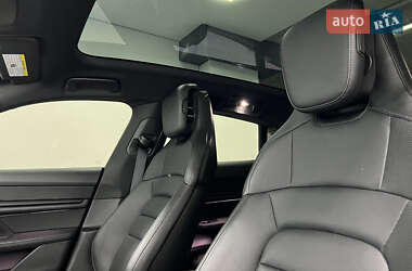 Седан Porsche Taycan Cross Turismo 2021 в 