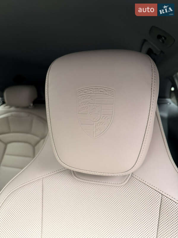 Универсал Porsche Taycan Cross Turismo 2023 в Киеве