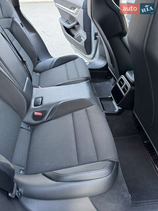 Седан Porsche Taycan Cross Turismo 2021 в Киеве фото 25 Седан Porsche Taycan Cross Turismo 2021 в Киеве