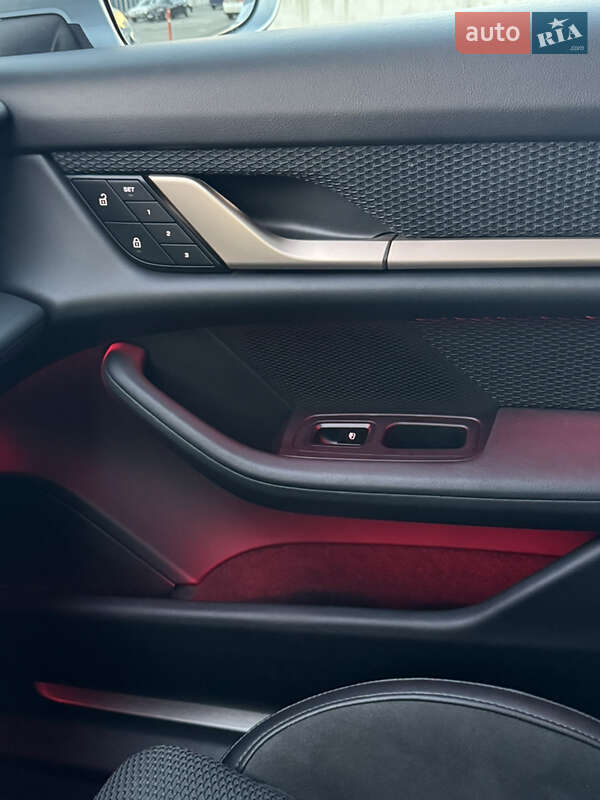Седан Porsche Taycan Cross Turismo 2021 в Киеве фото 34 Седан Porsche Taycan Cross Turismo 2021 в Киеве