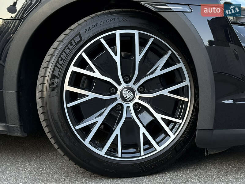 Універсал Porsche Taycan Cross Turismo 2023 в Києві