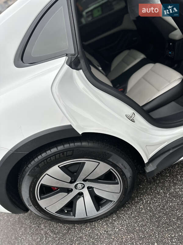 Универсал Porsche Taycan Cross Turismo 2021 в Киеве фото 12 Универсал Porsche Taycan Cross Turismo 2021 в Киеве