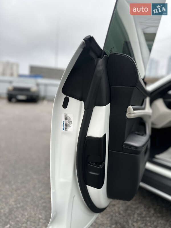 Универсал Porsche Taycan Cross Turismo 2021 в Киеве фото 27 Универсал Porsche Taycan Cross Turismo 2021 в Киеве