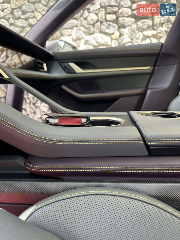 Универсал Porsche Taycan Cross Turismo 2023 в Киеве