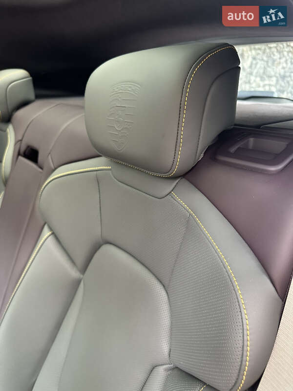 Универсал Porsche Taycan Cross Turismo 2023 в Киеве