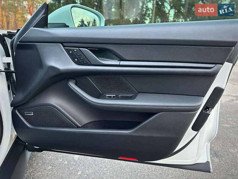 Універсал Porsche Taycan Sport Turismo 2023 в Києві фото 60 Універсал Porsche Taycan Sport Turismo 2023 в Києві