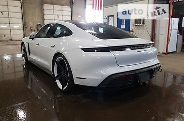 Седан Porsche Taycan 2020 в 