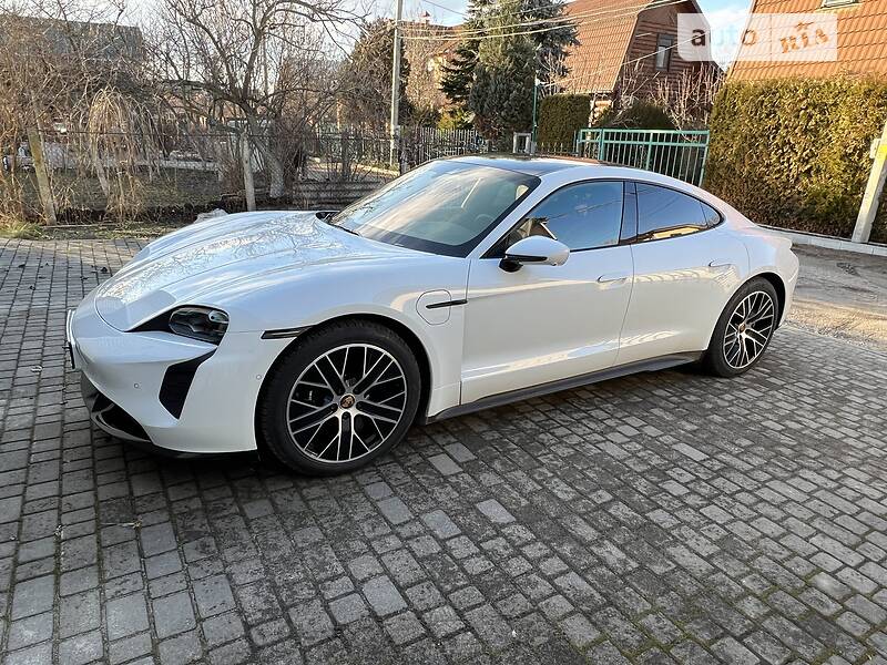 Седан Porsche Taycan 2021 в Киеве