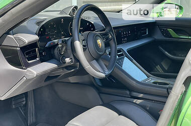 Универсал Porsche Taycan 2021 в 
