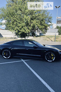 Купе Porsche Taycan 2020 в 