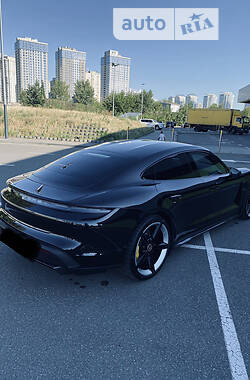 Купе Porsche Taycan 2020 в 