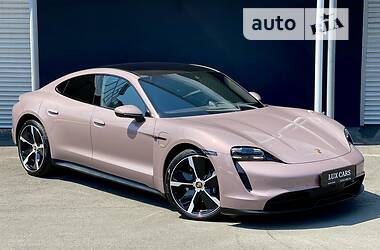 Седан Porsche Taycan 2020 в 