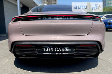 Седан Porsche Taycan 2020 в 