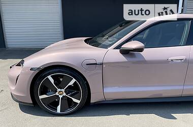 Седан Porsche Taycan 2020 в 