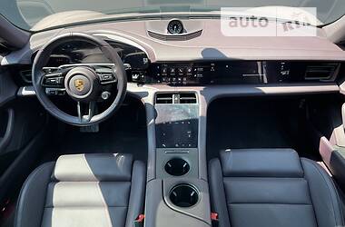 Седан Porsche Taycan 2020 в 