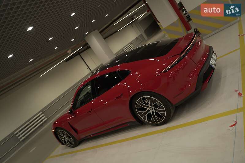 Седан Porsche Taycan 2020 в Киеве