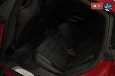 Седан Porsche Taycan 2020 в 