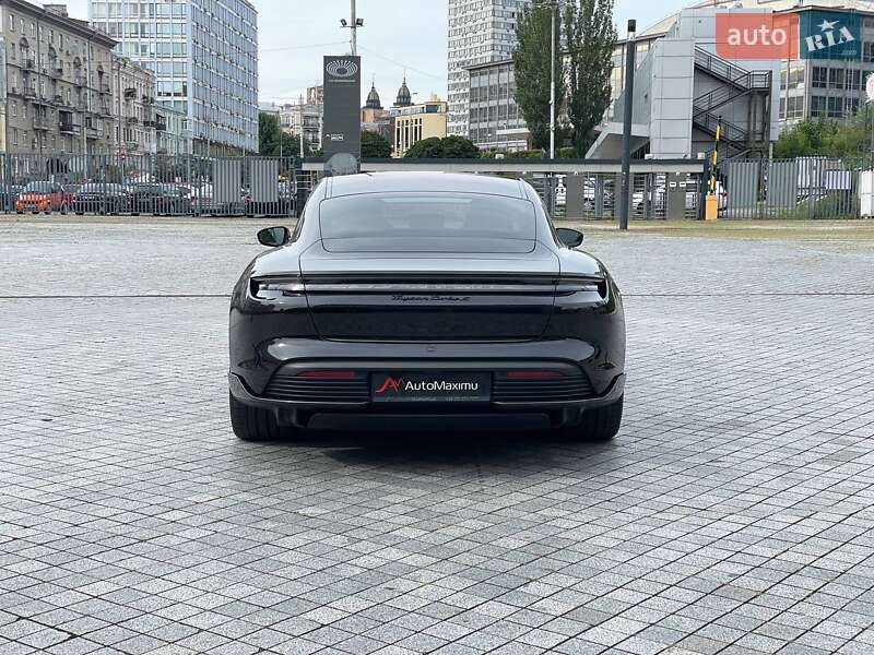 Седан Porsche Taycan 2021 в Києві