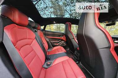 Седан Porsche Taycan 2021 в 