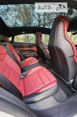 Седан Porsche Taycan 2021 в 