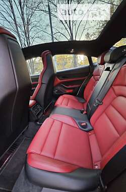 Седан Porsche Taycan 2021 в 