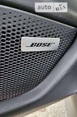 Седан Porsche Taycan 2021 в 