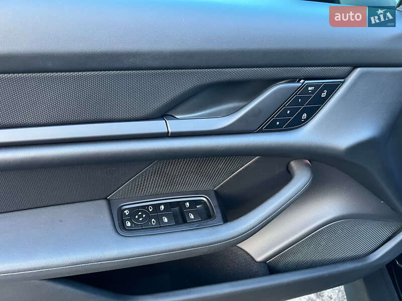 Седан Porsche Taycan 2023 в Киеве фото 17 Седан Porsche Taycan 2023 в Киеве