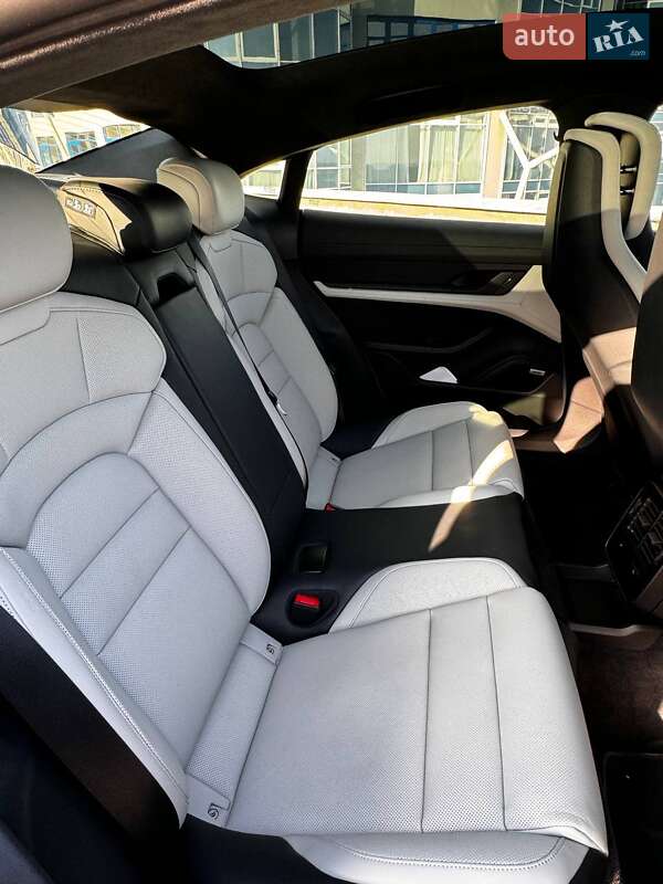 Седан Porsche Taycan 2021 в Одессе