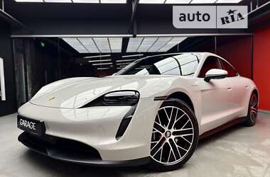 Седан Porsche Taycan 2023 в Киеве