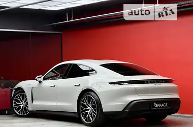 Porsche Taycan 2023