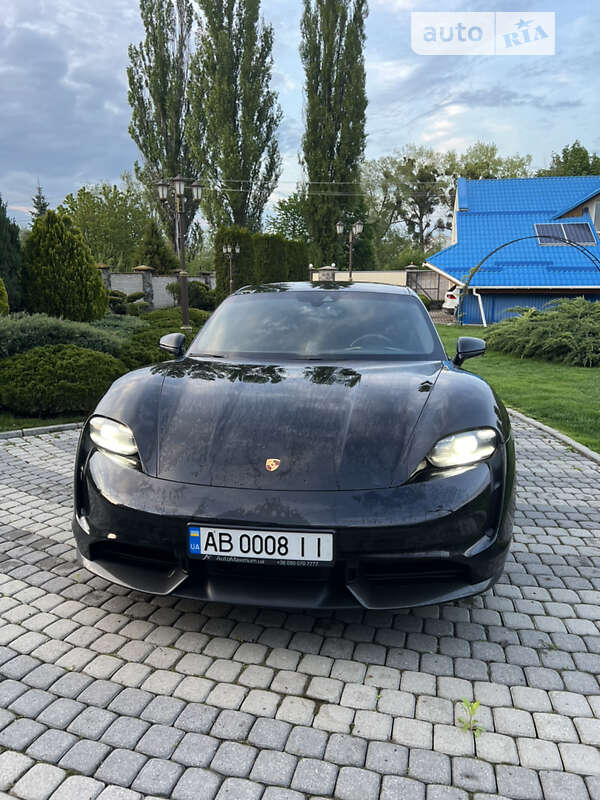 Седан Porsche Taycan 2019 в Виннице