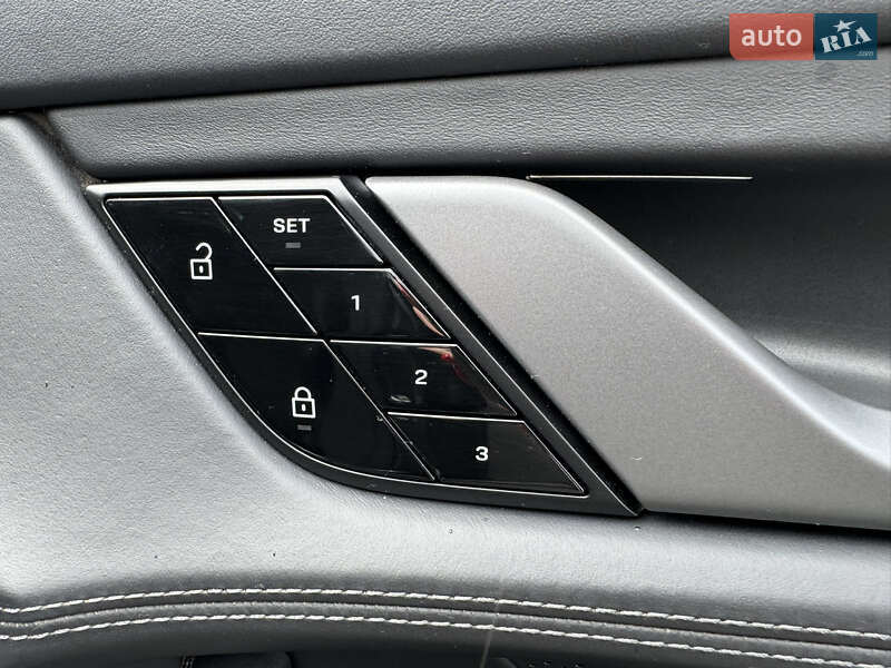 Седан Porsche Taycan 2020 в Одессе