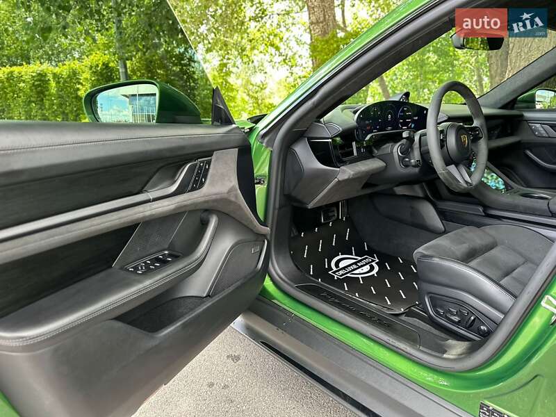 Седан Porsche Taycan 2022 в Києві