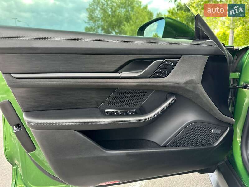 Седан Porsche Taycan 2022 в Києві